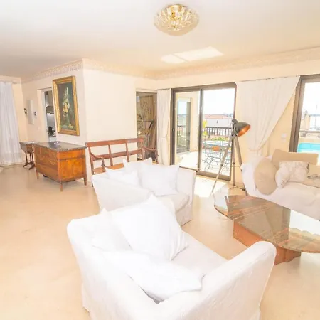 Apartment Sea View Comfort: 3-bedroom Balcony Retreat *