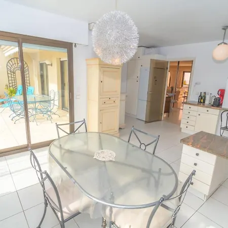 Apartment Stunning Sea And Old Town View For Our Full Comfort 3 Bedroom With Balcony By Olam Cannes